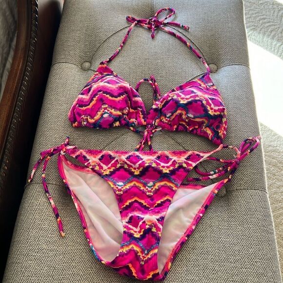 OP Ocean Pacific Swim Chevron Triangle Bikini Top and bottoms - Picture 4 of 11